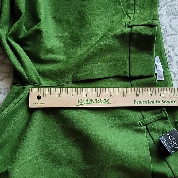 New York & Company Green Ankle Pants - Picture 9 of 10
